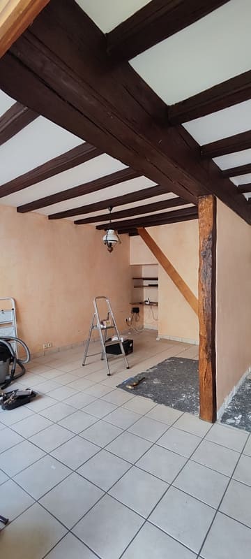 Pièce de vie avant travaux de rafraîchissement